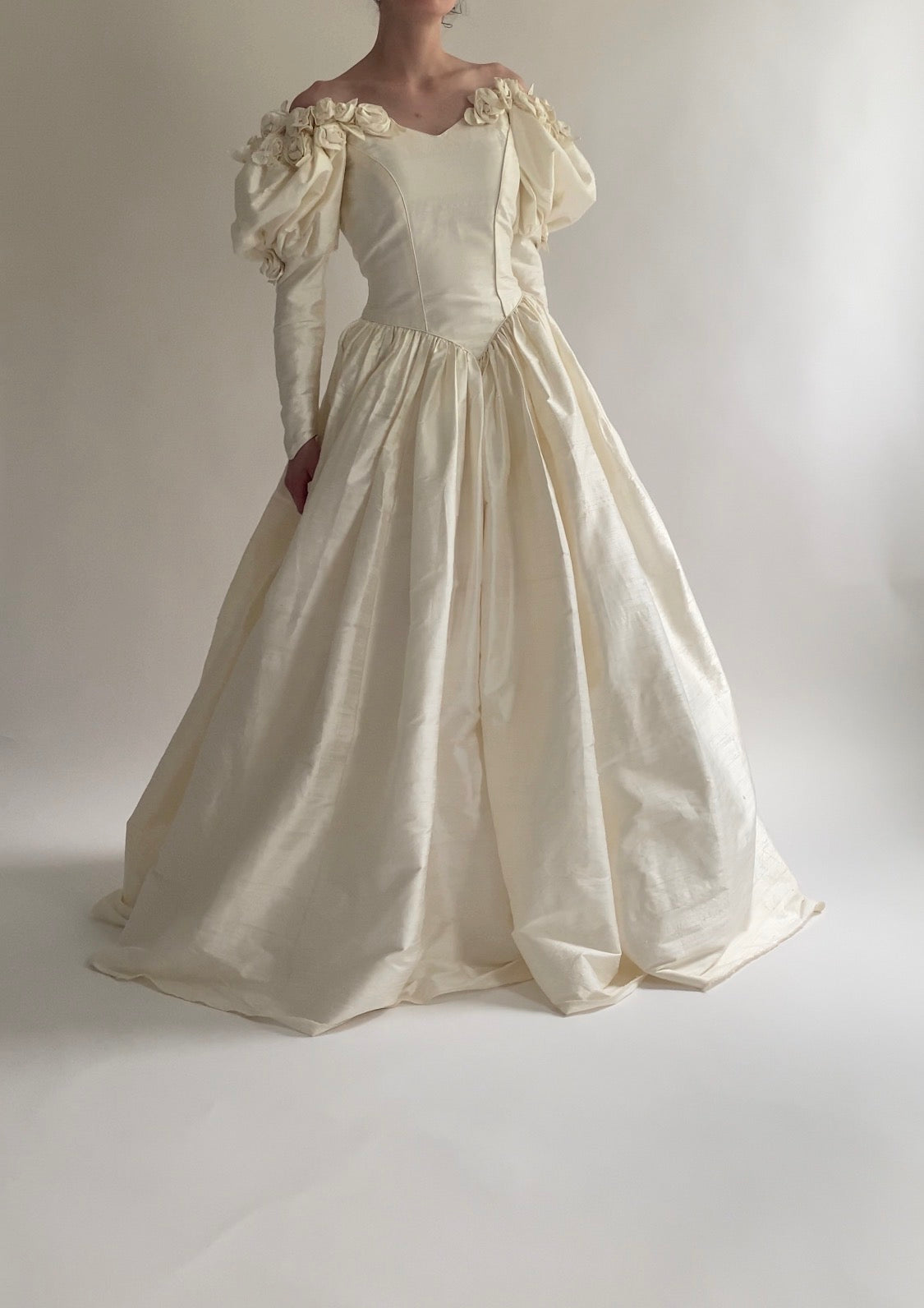 1980s Silk Rosette Wedding Dress β Dupioni Vintage