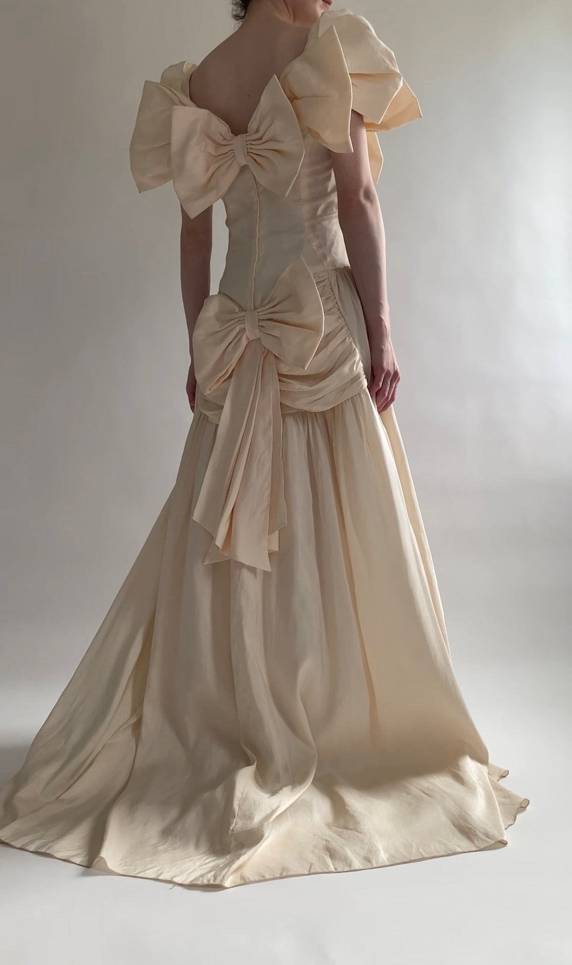 Vintage 1990s Bow Silk Wedding Dress in Medium – Dupioni Vintage