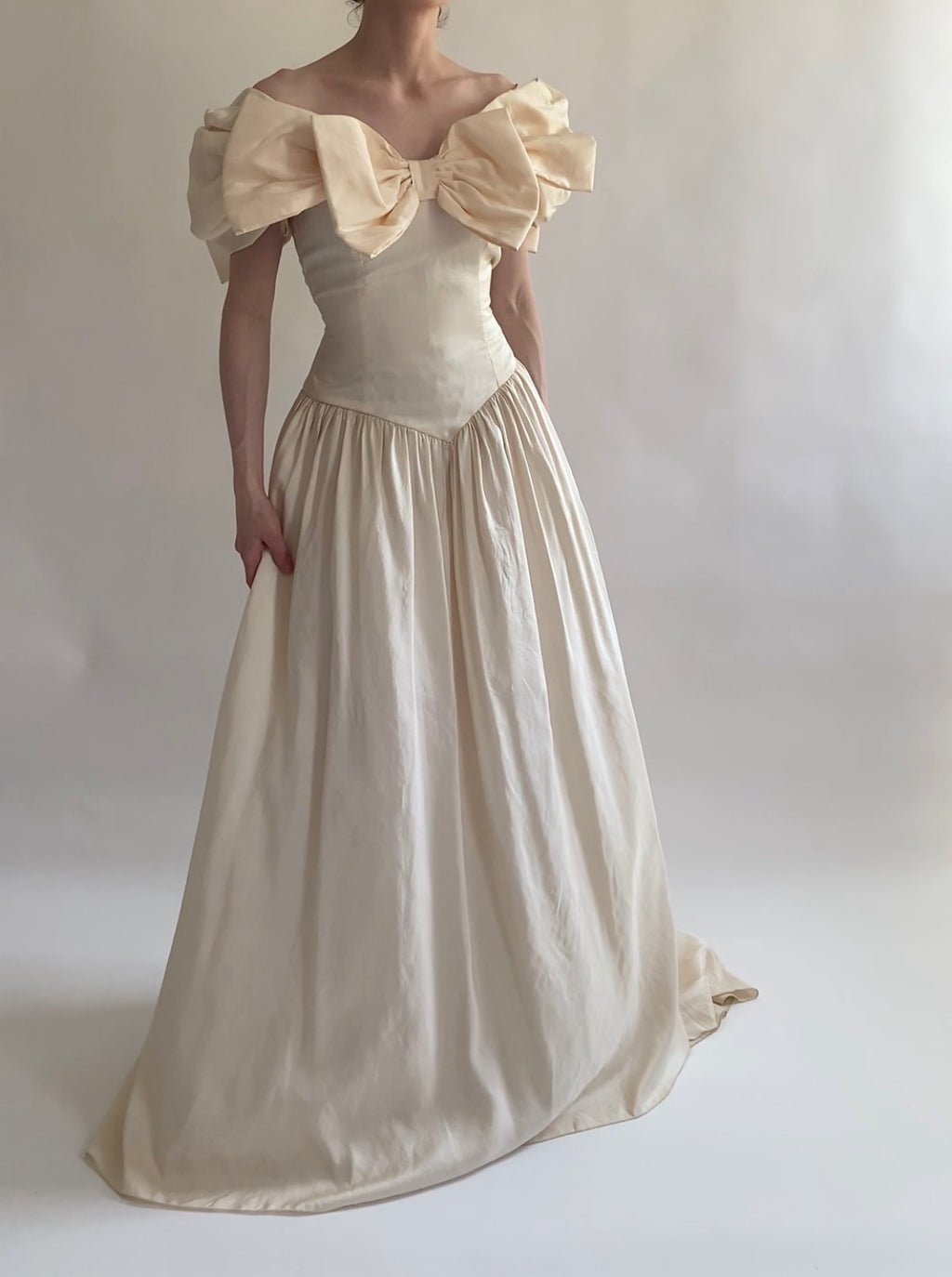 Vintage 1990s Bow Silk Wedding Dress